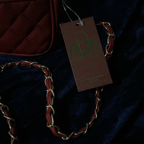 Small red shoulder bag with chain strap - Picture 3 of 5